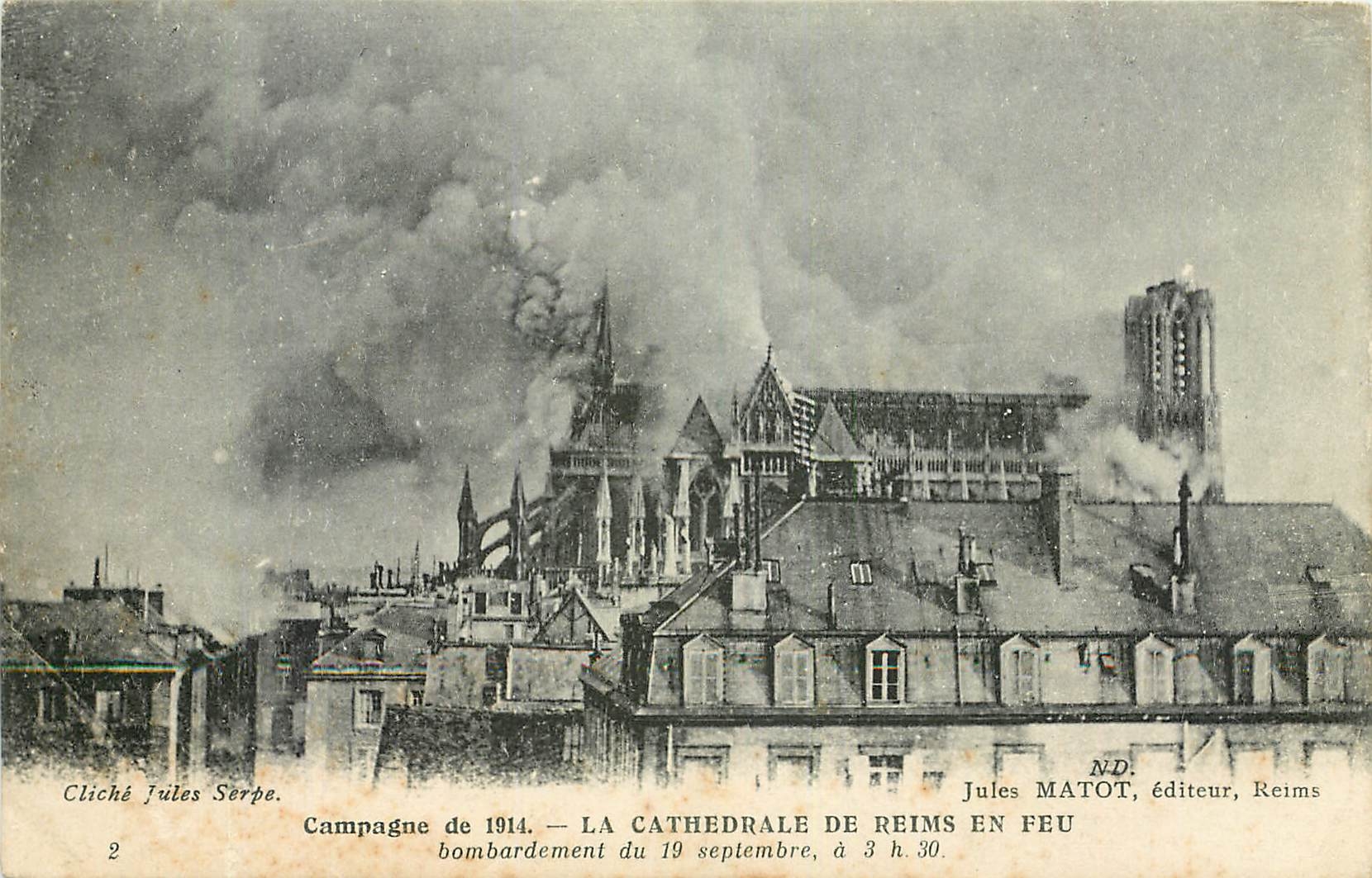 CPA Campagne de 1914 La Cathedrale de Reims en feu