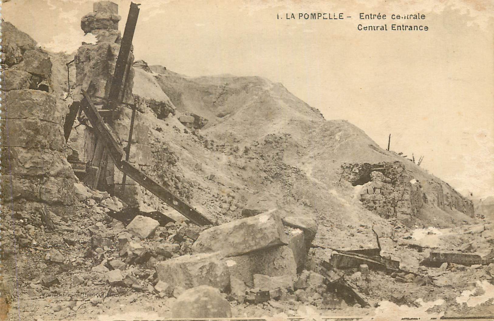 CPA La Pompelle Entree centrale 