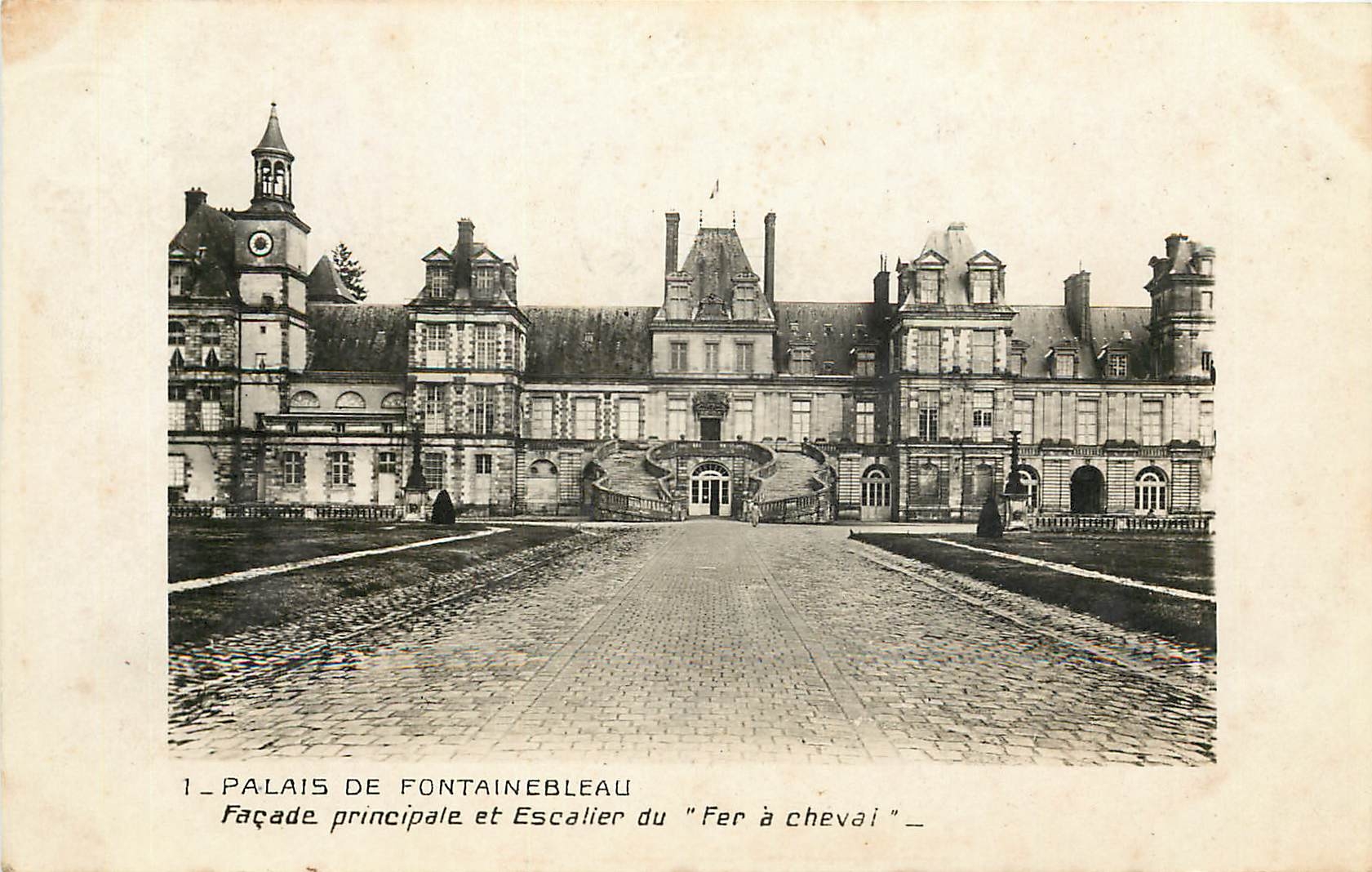 CPA Palais de Fontainebleau facade principale et Escalier du Fer a cheval 