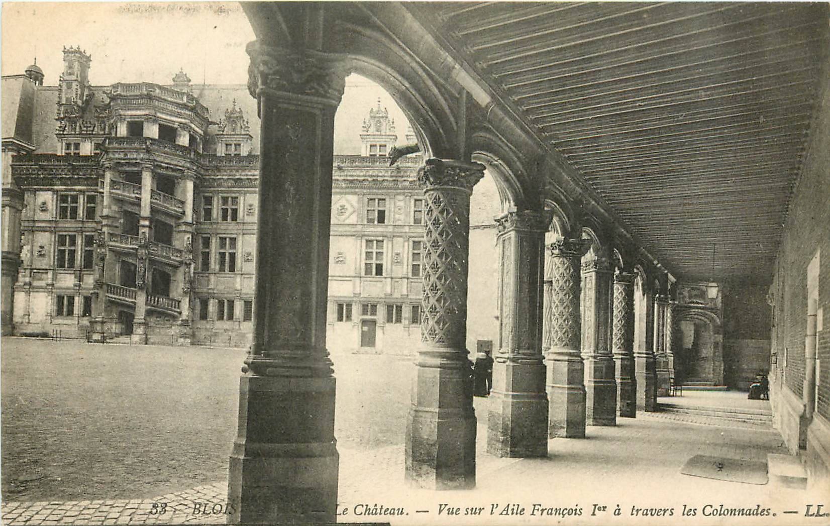 CPA Blois le Chateau vue sur l'Aile Francois Ier a travers les Colonnades 