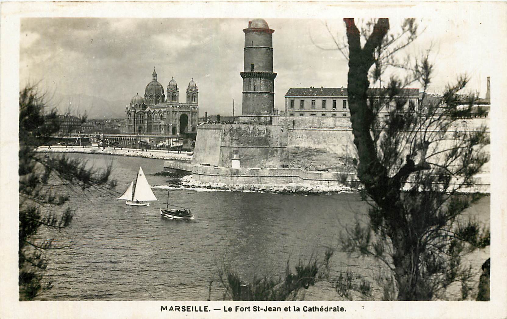 CPA Marseille le Fort St Jean et la Cathedrale 