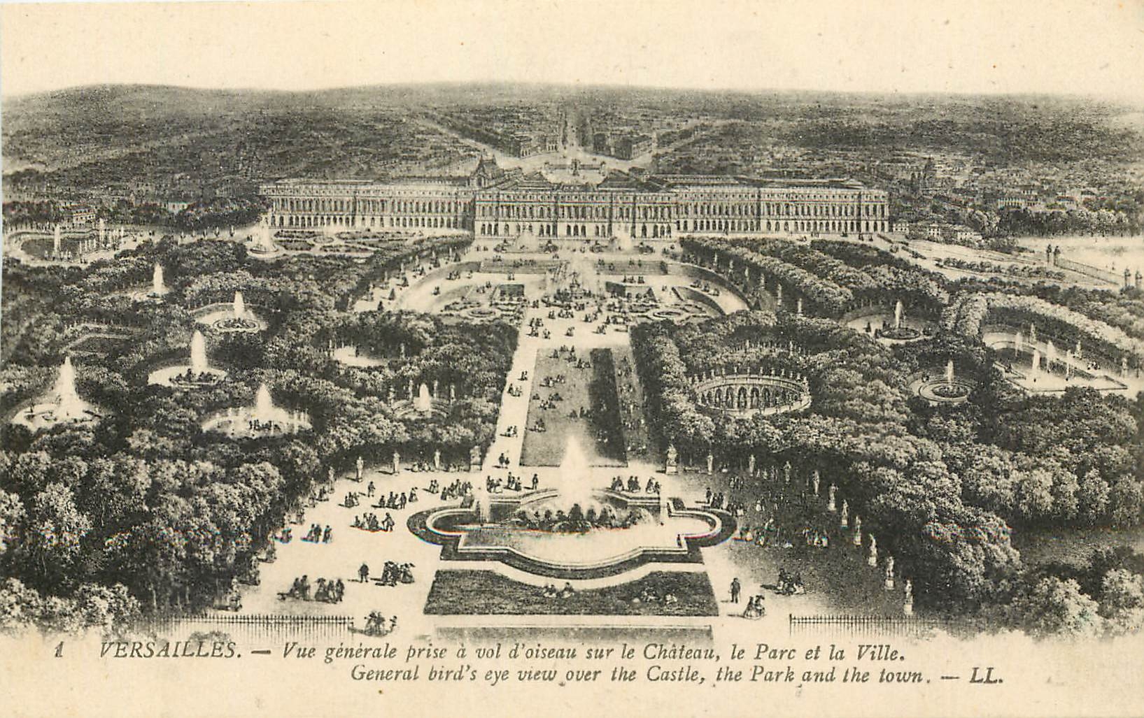 CPA Versailles vue generale prise a vol d'oiseau sur le Chateau le Parc et la Ville
