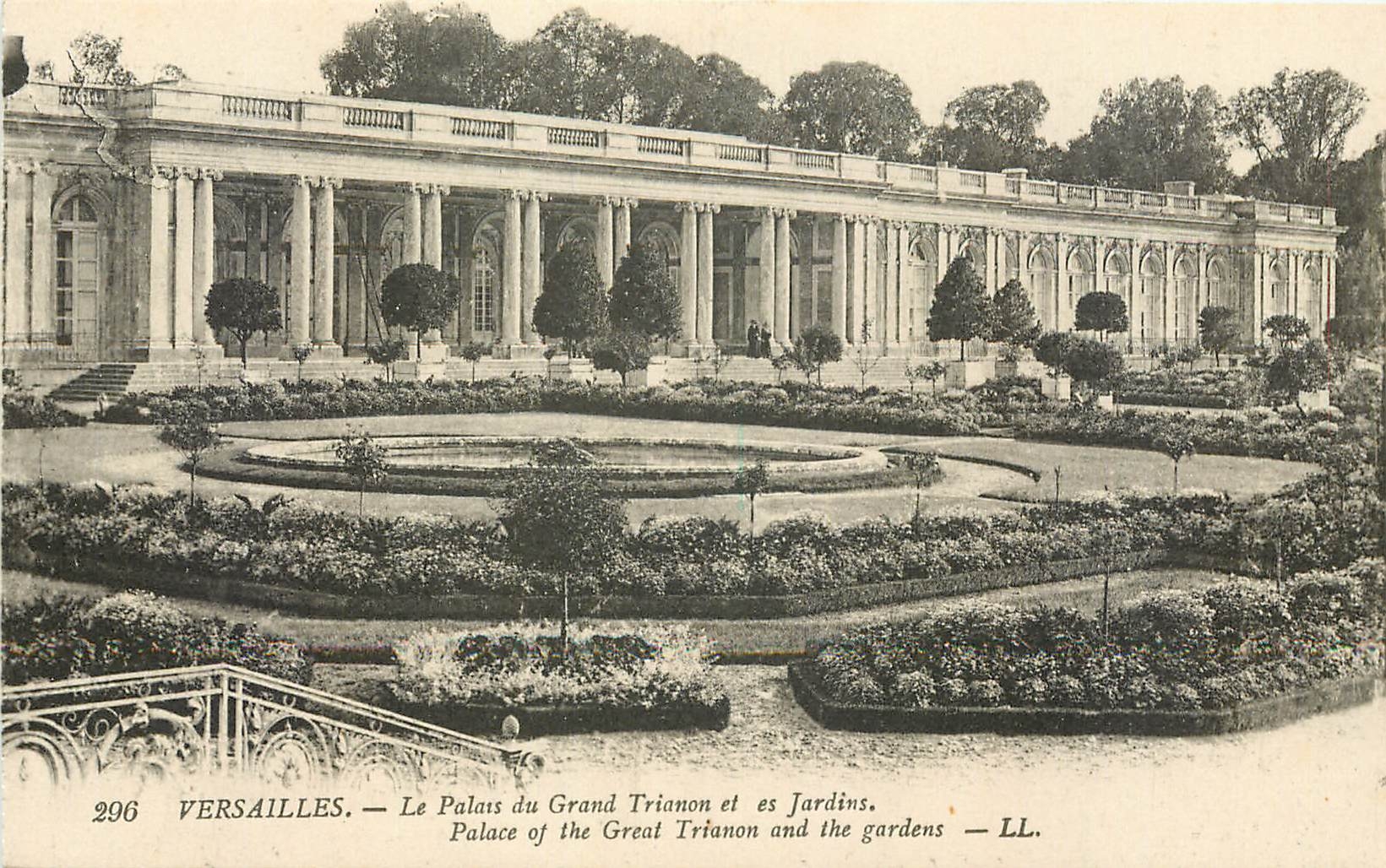 CPA Versailles le Palais du Grand Trianon et les Jardins