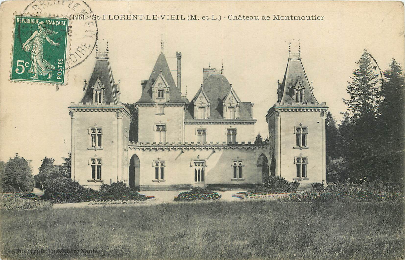 CPA St Florent le Vieil M et L Chateau de Montmoutier 