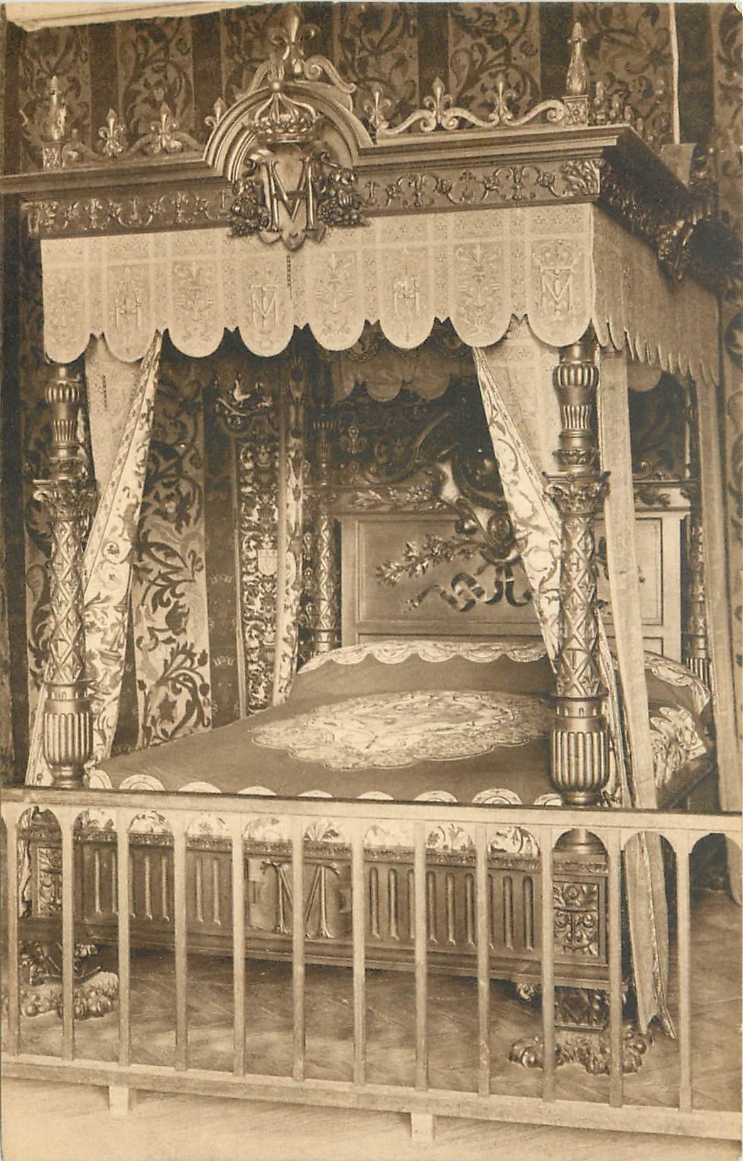 CPA Chambord Le Chateau le Lit du Comte de Chambord