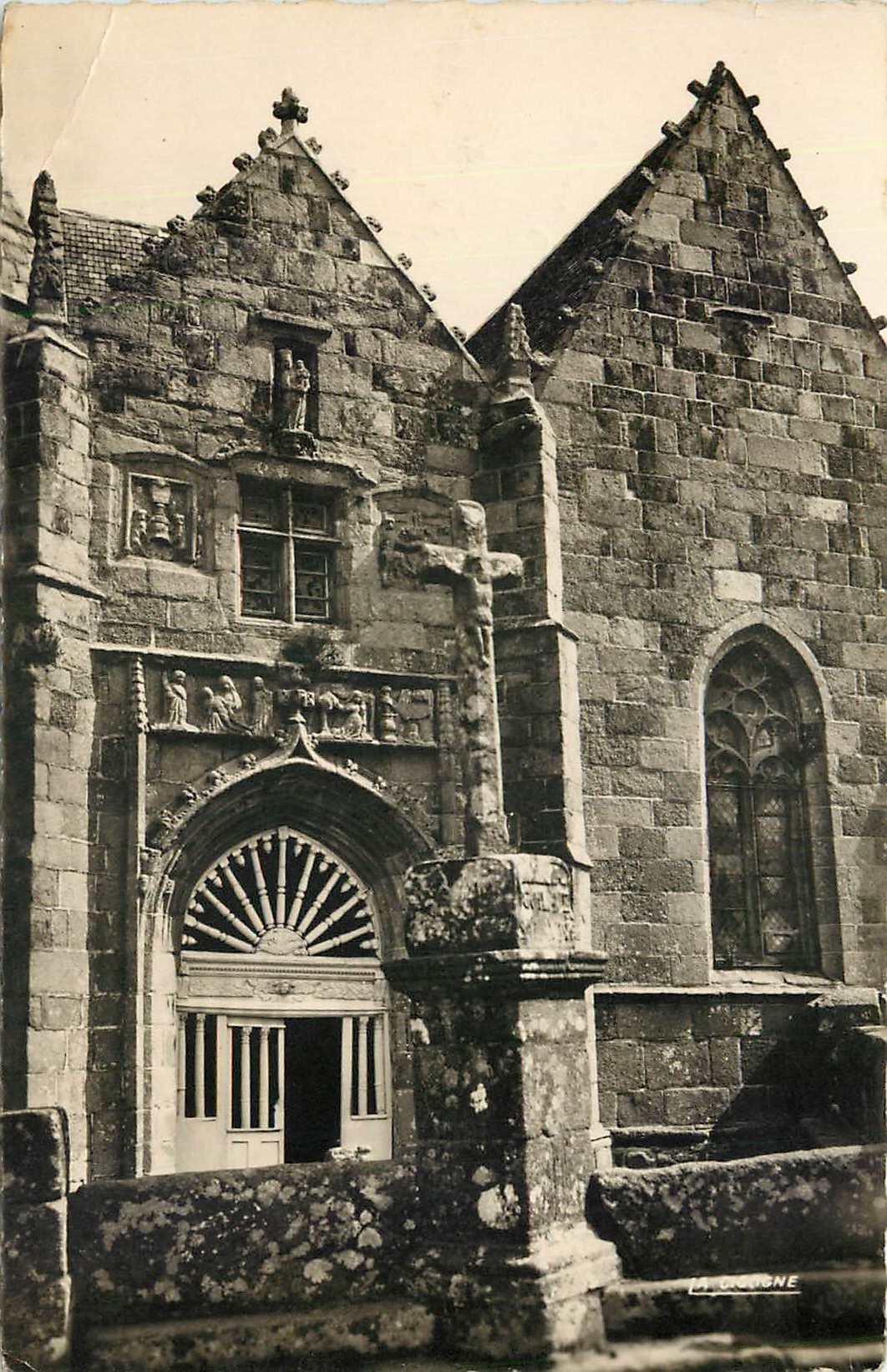 CPA La Clarte en Ploumanach C du N N D de la Clarte 