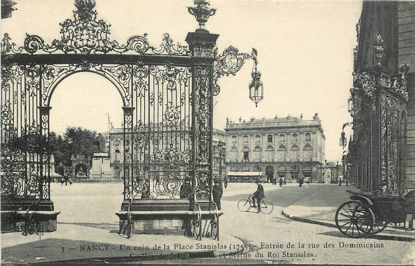 CPA Nancy un coin de la Place Stanislav entree de la rue des Dominicains