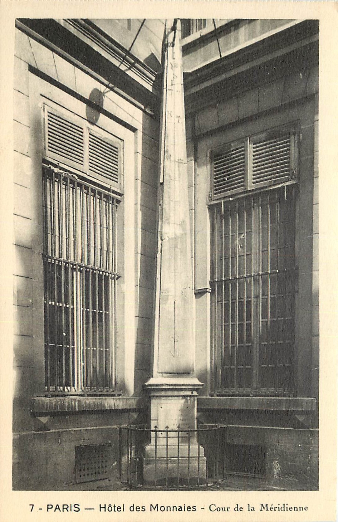 CPA Paris hotel des Monnaies Cour de la Maridenne