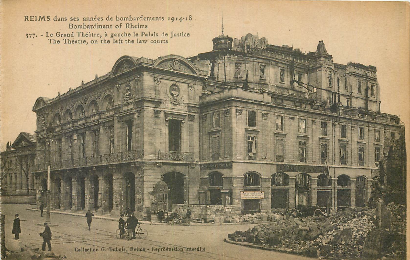 CPA Reims dans ses annees de bombardements Bombardement of Rheims Le Grand Yheatre a gauche le Palai