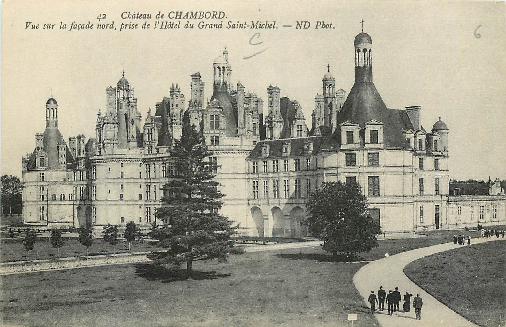 CPA Chateau de Chambord Vue sur la facade nord prise de l'Hotel du Grand Saint Michel 