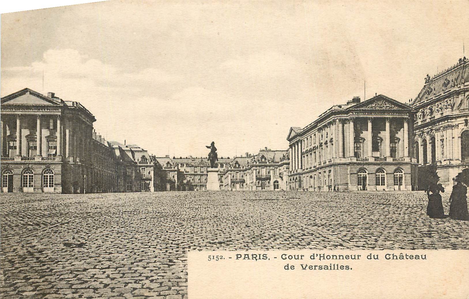 CPA Paris Cour d'Honneur du Chateau de Versailles