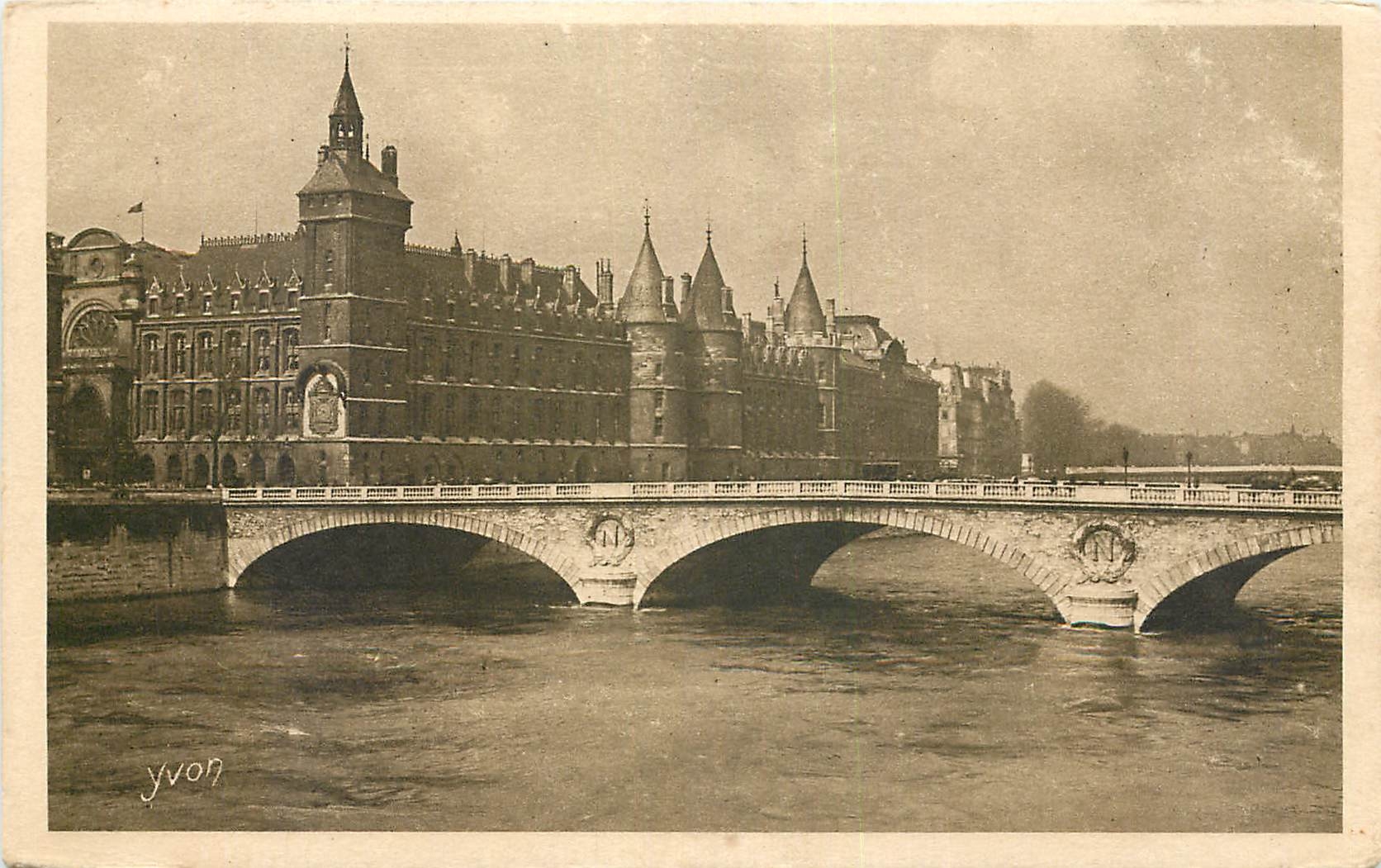 CPA Paris en Flanant le Palais de Justice et le Pont au Change