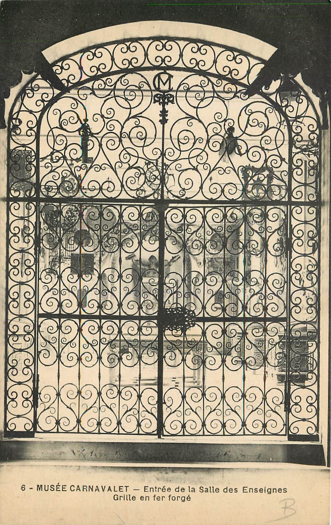 CPA Musee Catnavalet Entree de la Salle des Enseignes Grille en fer forge 