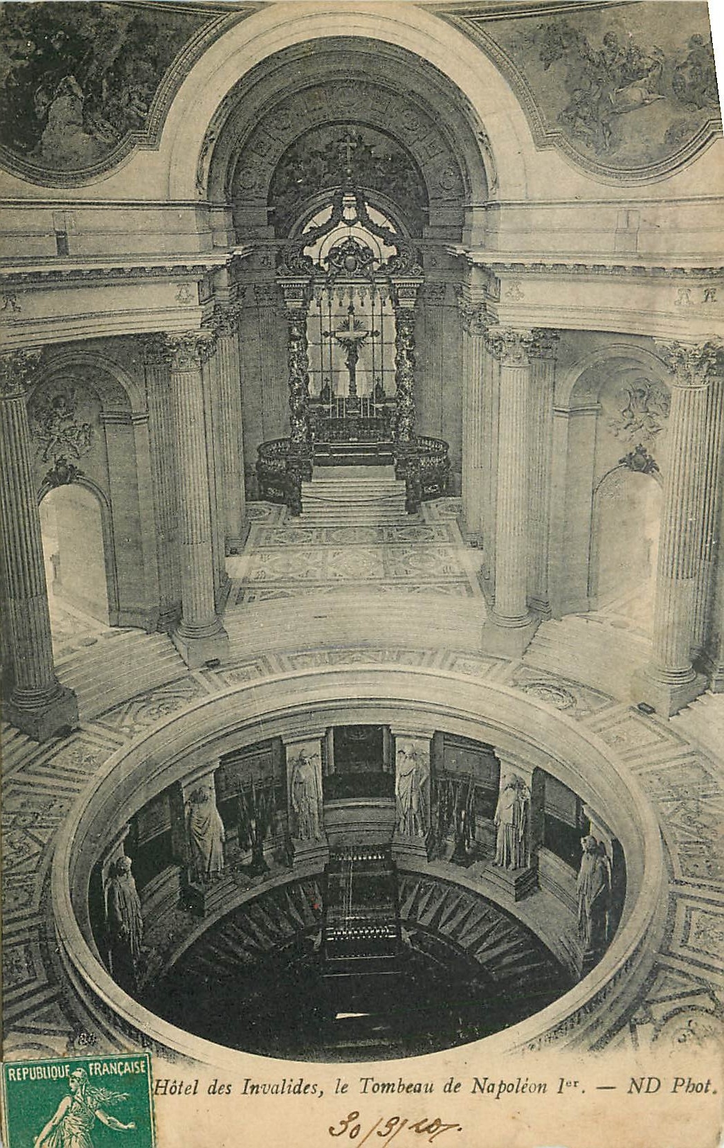 CPA Paris Hotel des IOnvalides le Tombeau de Napoelon Ier