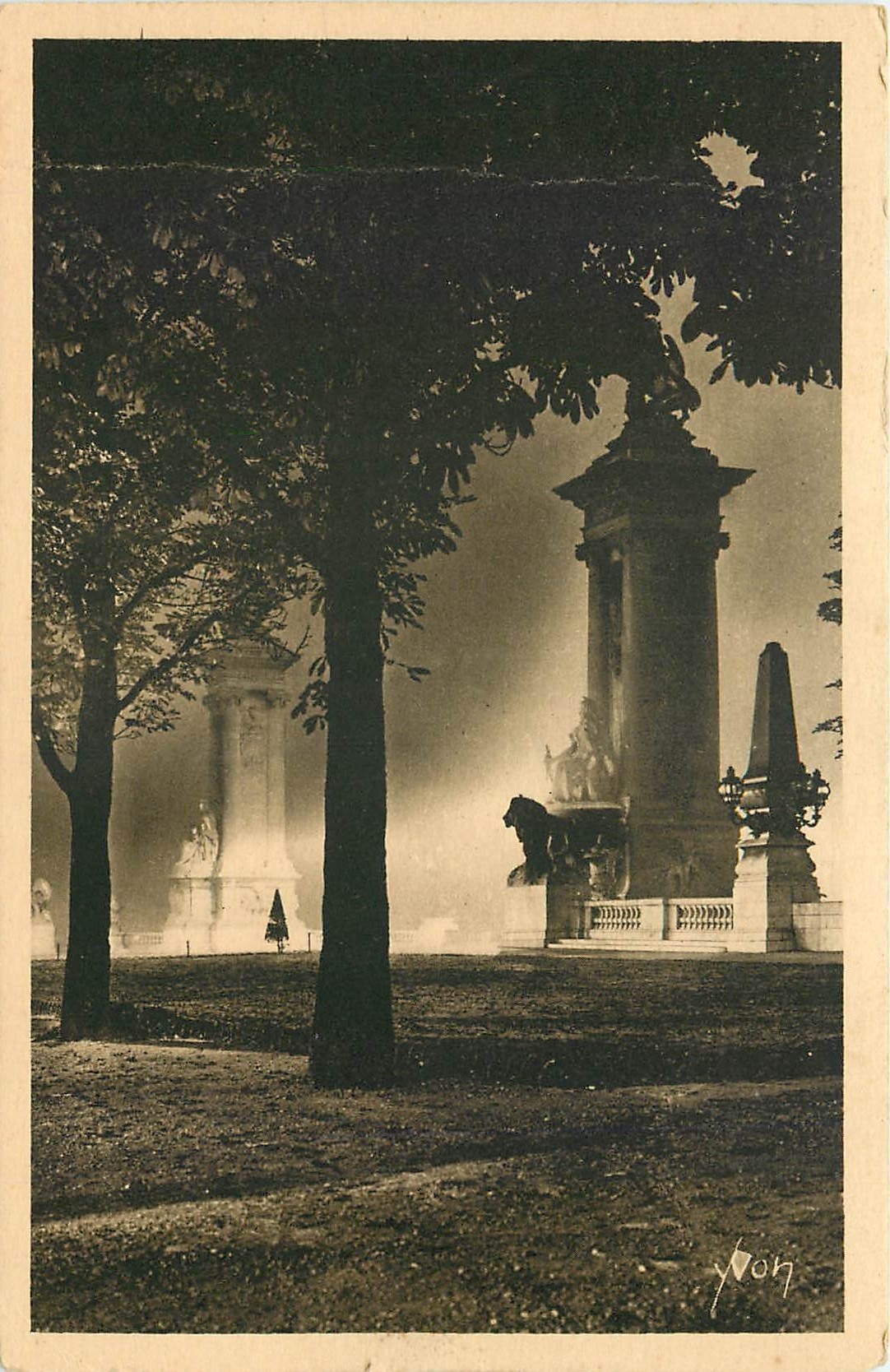 CPA Feeries Nocturnes de Paris Les pylones du Pont Alexandre III
