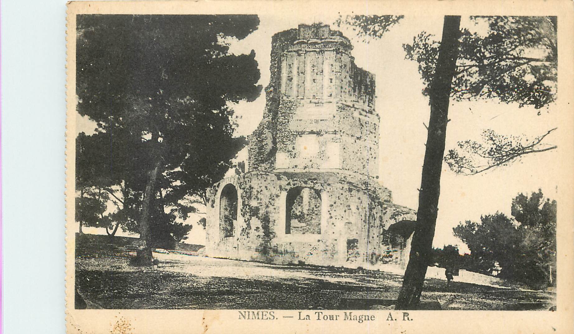 CPA Nimes La Tour Magne 