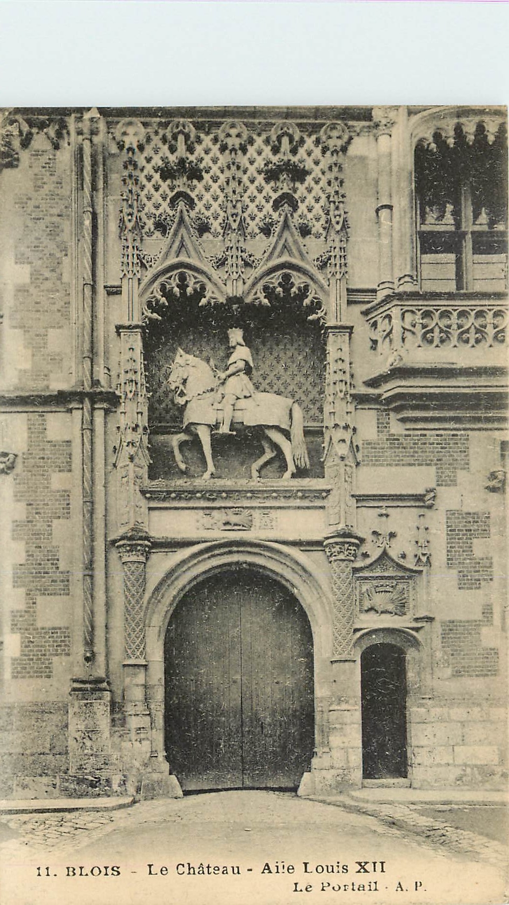 CPA Blois le Chateau Aile Louis XII Le Portail