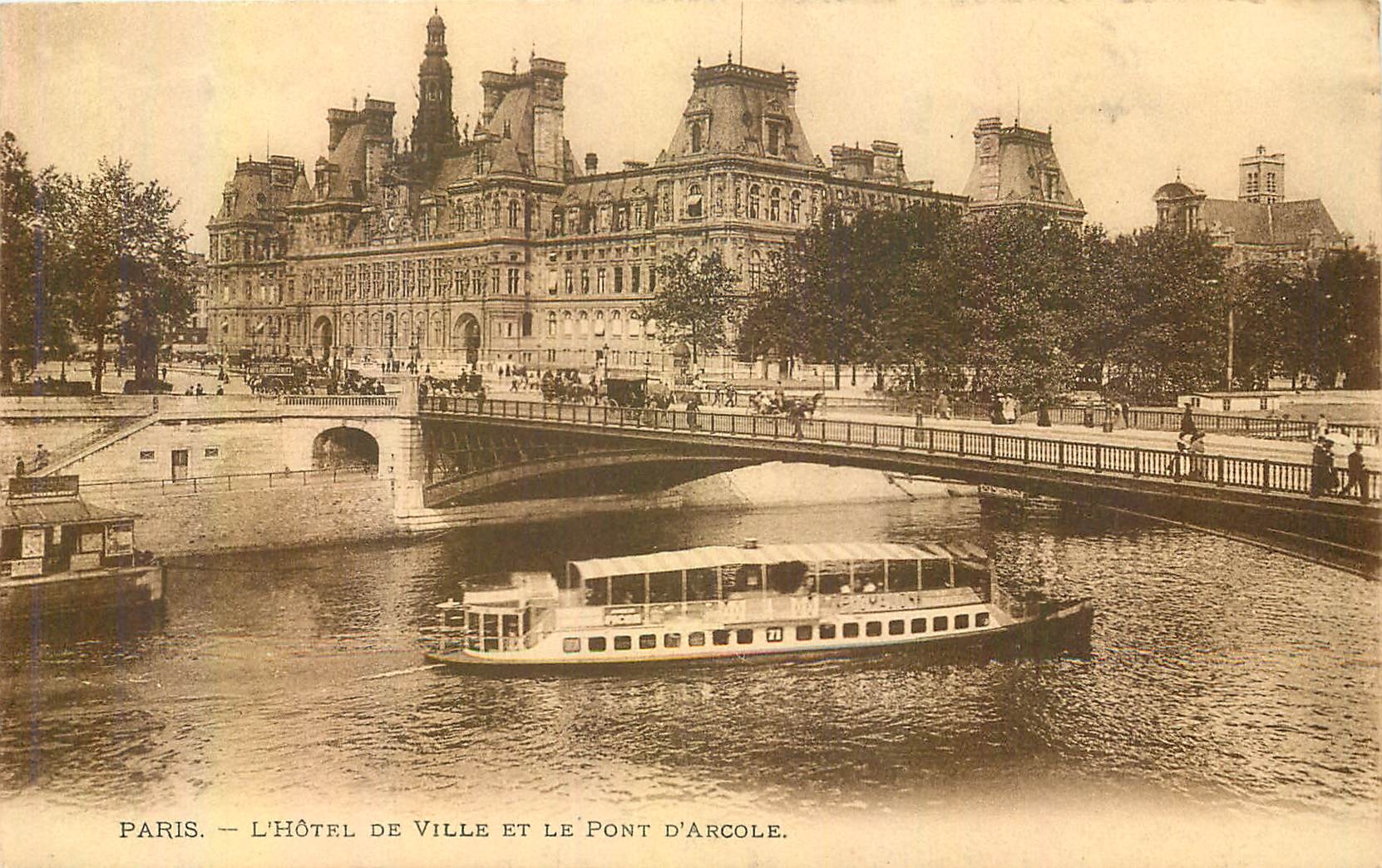 CPA Paris l'Hotel de Ville et le Pont d'Arcole Bateau Peniche
