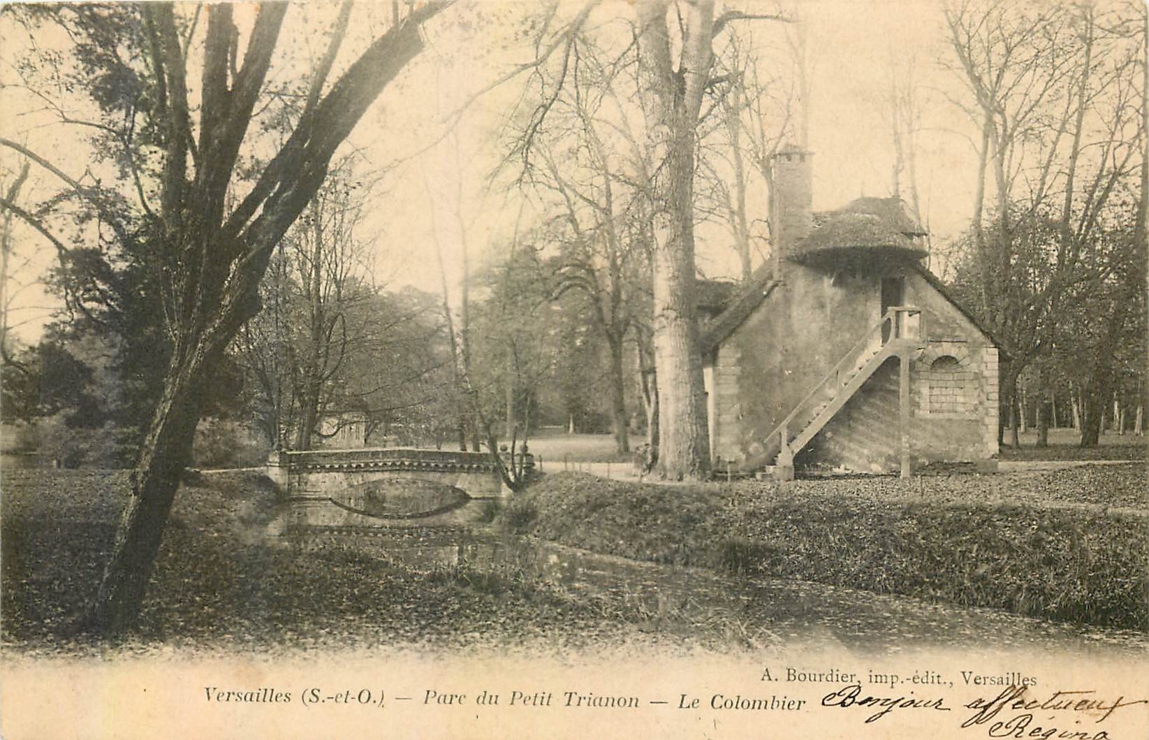 CPA Versailles S et O Parc du Petit Trianon le Colombier