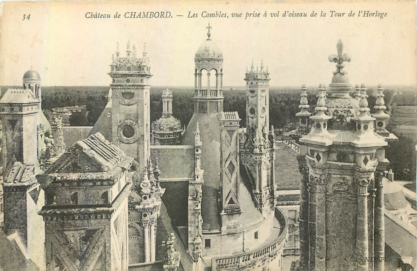 CPA Chateau de Chambord les combles vue prise a vol d'oiseau de la Tour de l'Horloge 