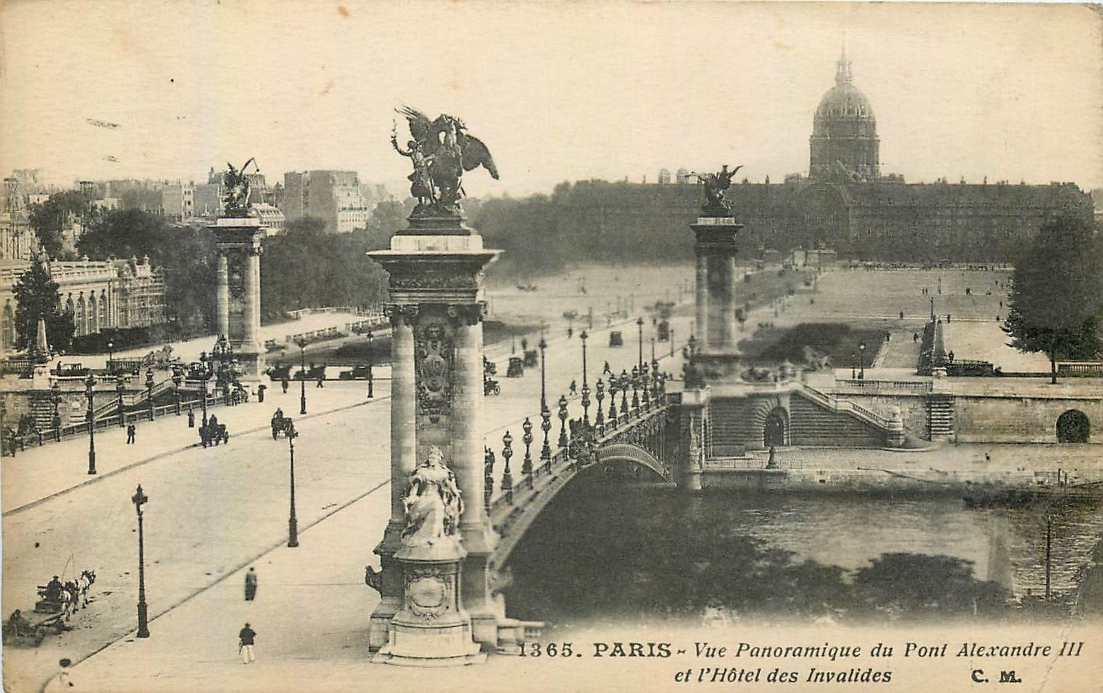 CPA Paris Vue panoramique du Pont Alexandre III et l'Hotel des Invalides 