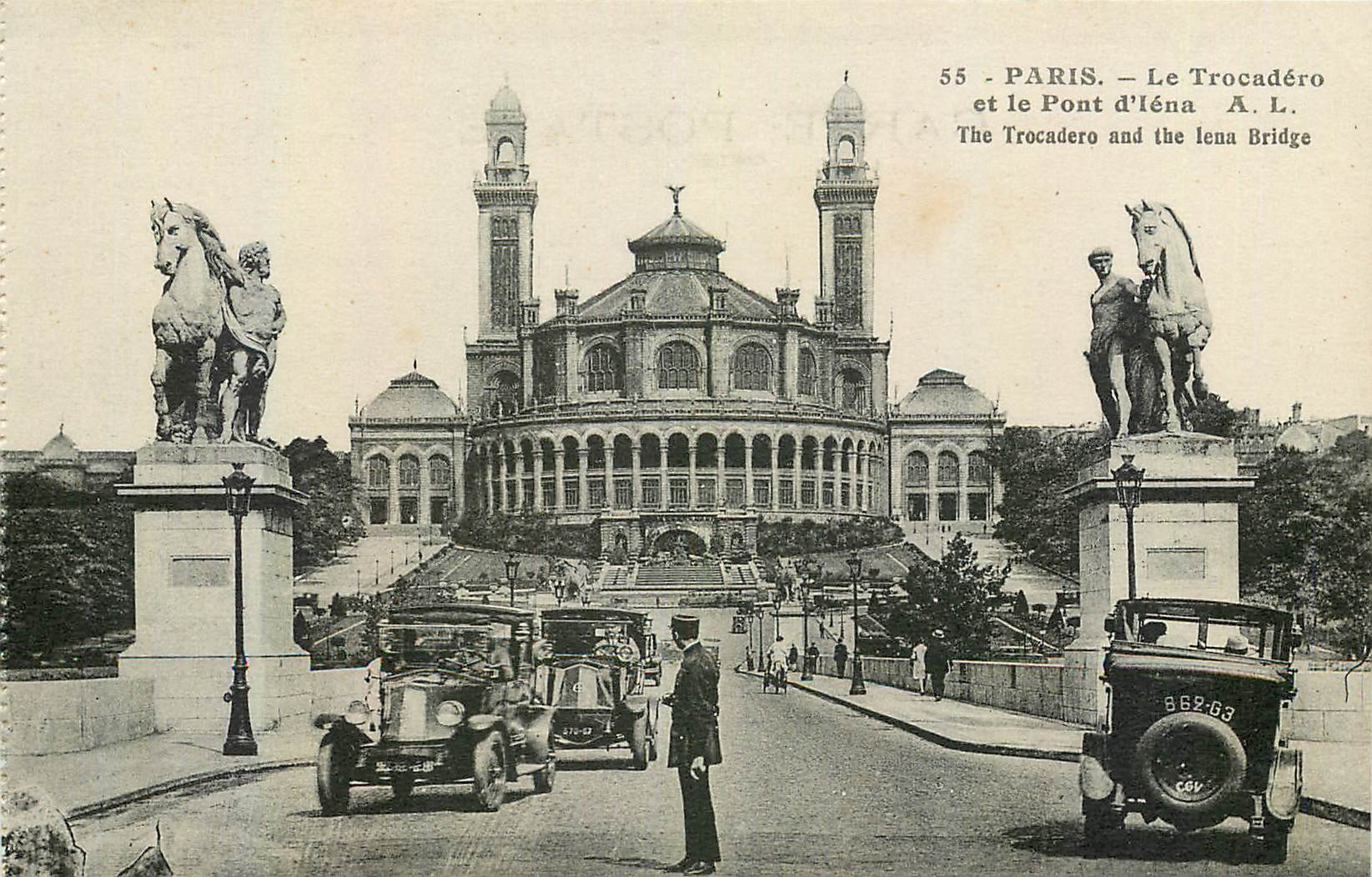 CPA Paris le Trocadero et le Pont d'Iena Automobile