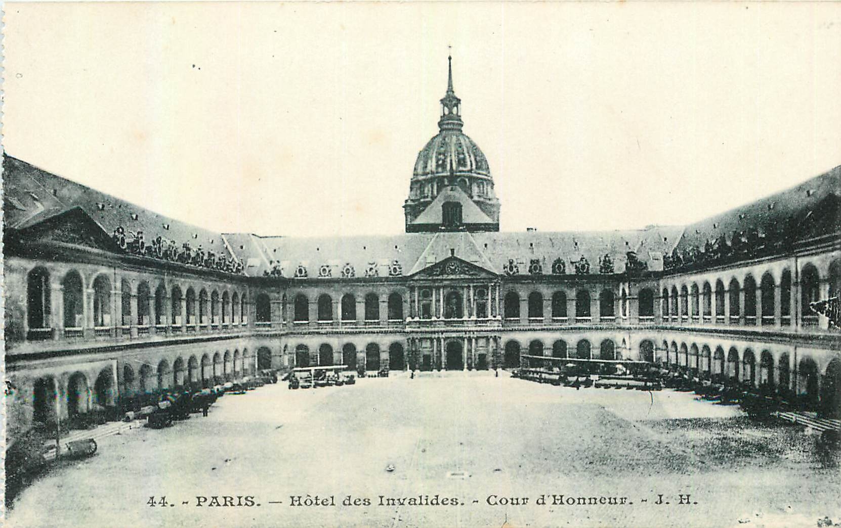 CPA Paris Hotel des Invalides Cour d'Honneur