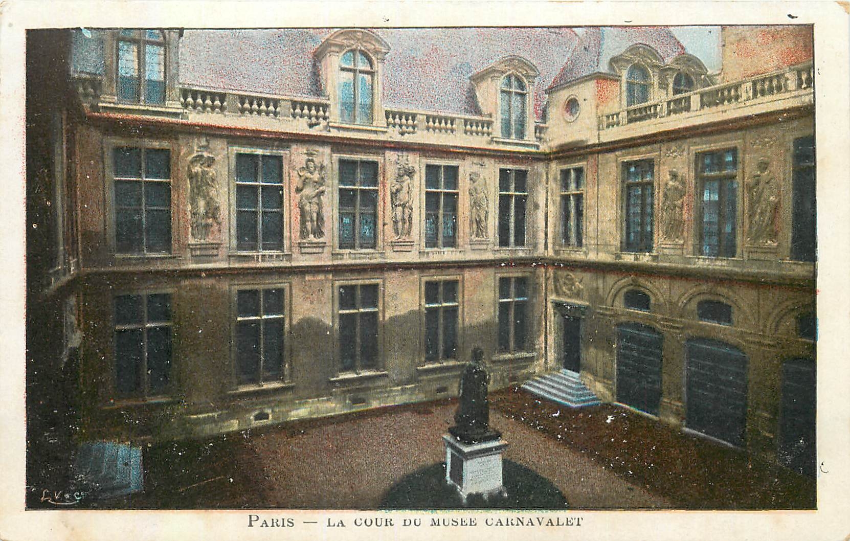 CPA Paris La Cour du Musee Carnavalet 