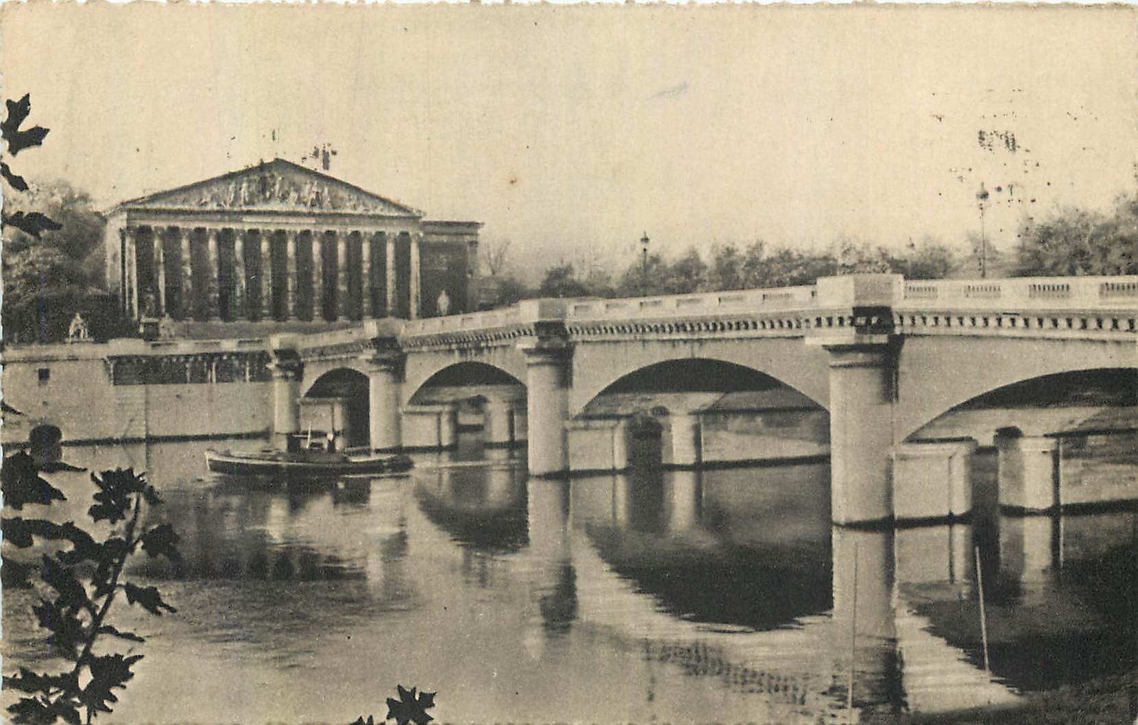 CPA Paris Le Pont de la Concorde et la Chambre des Deputes