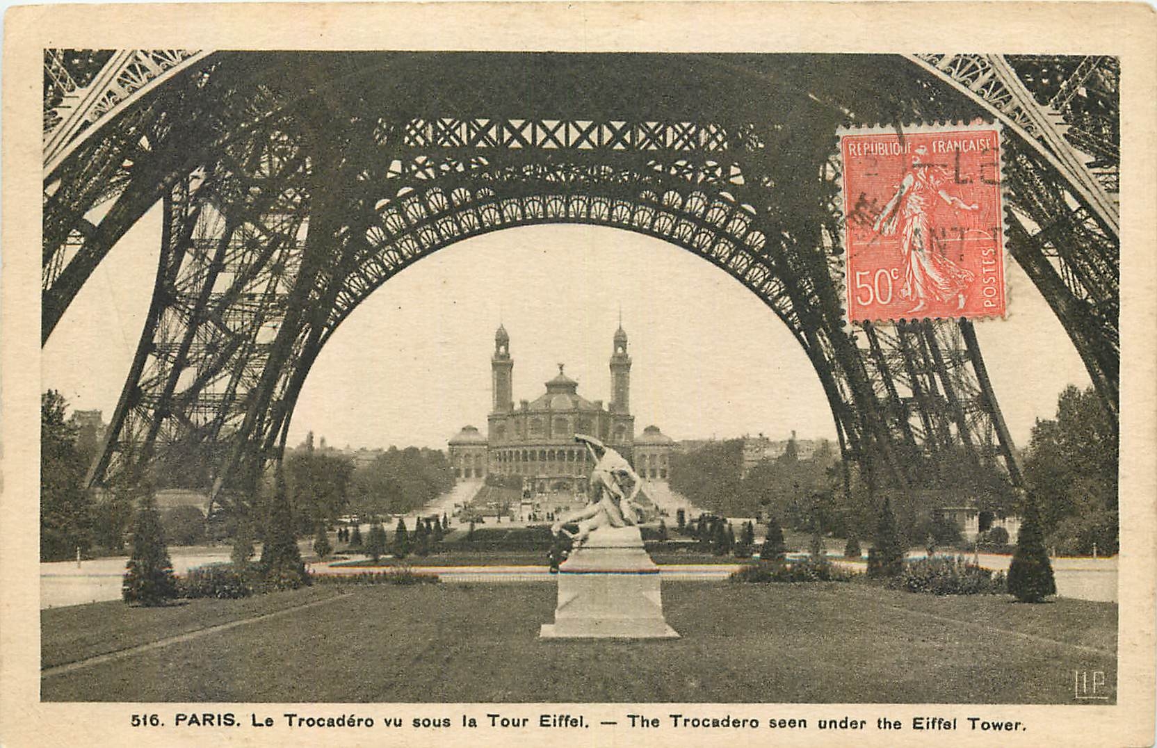 CPA Paris le Trocadero vu sous la Tour Eiffel 