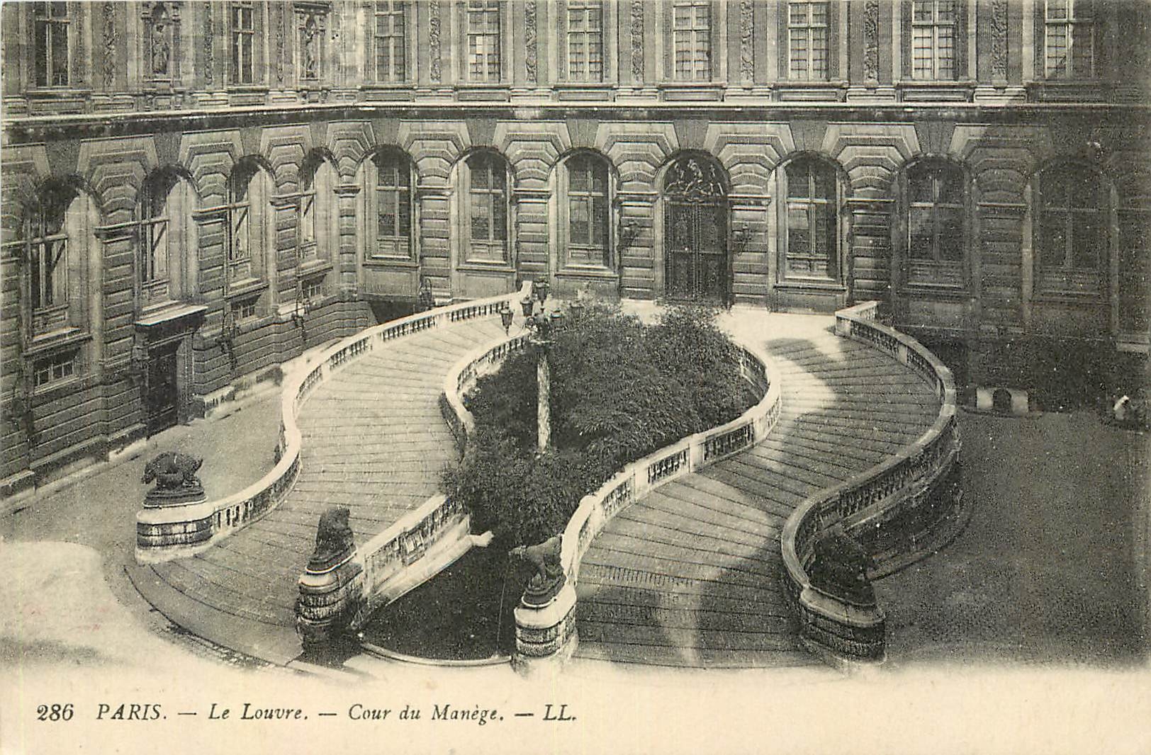 CPA Paris le Louvre Cour du Manege 