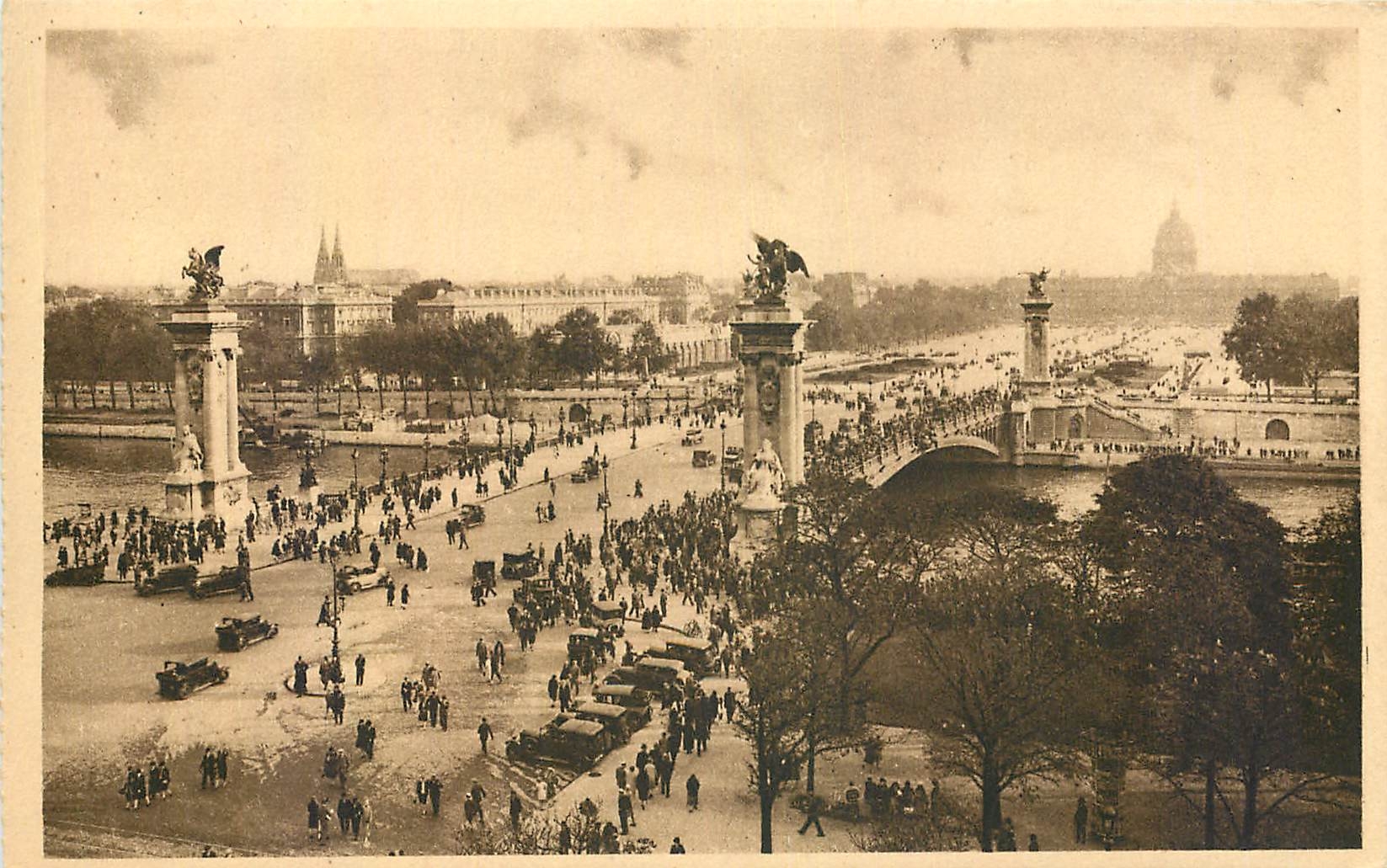 CPA Paris Pont Alexandre III et l'esplanade des Invalides