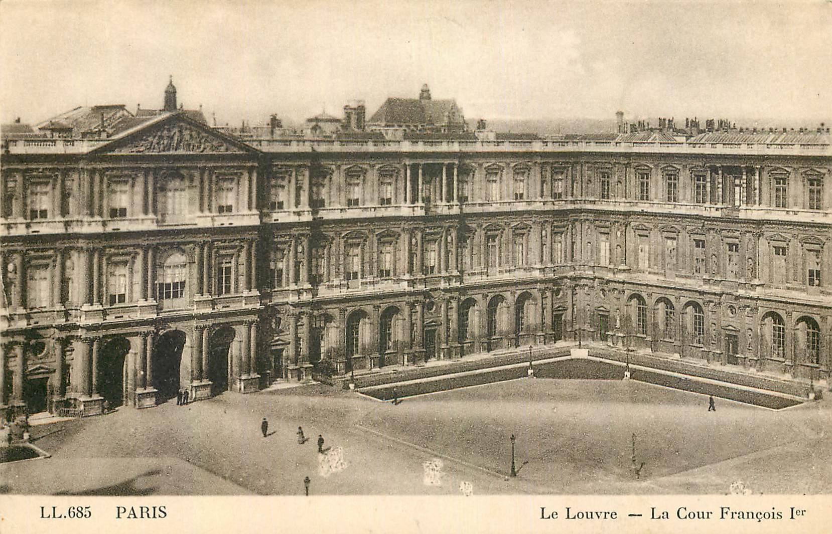 CPA Paris le Louvre la Cour Francois Ier