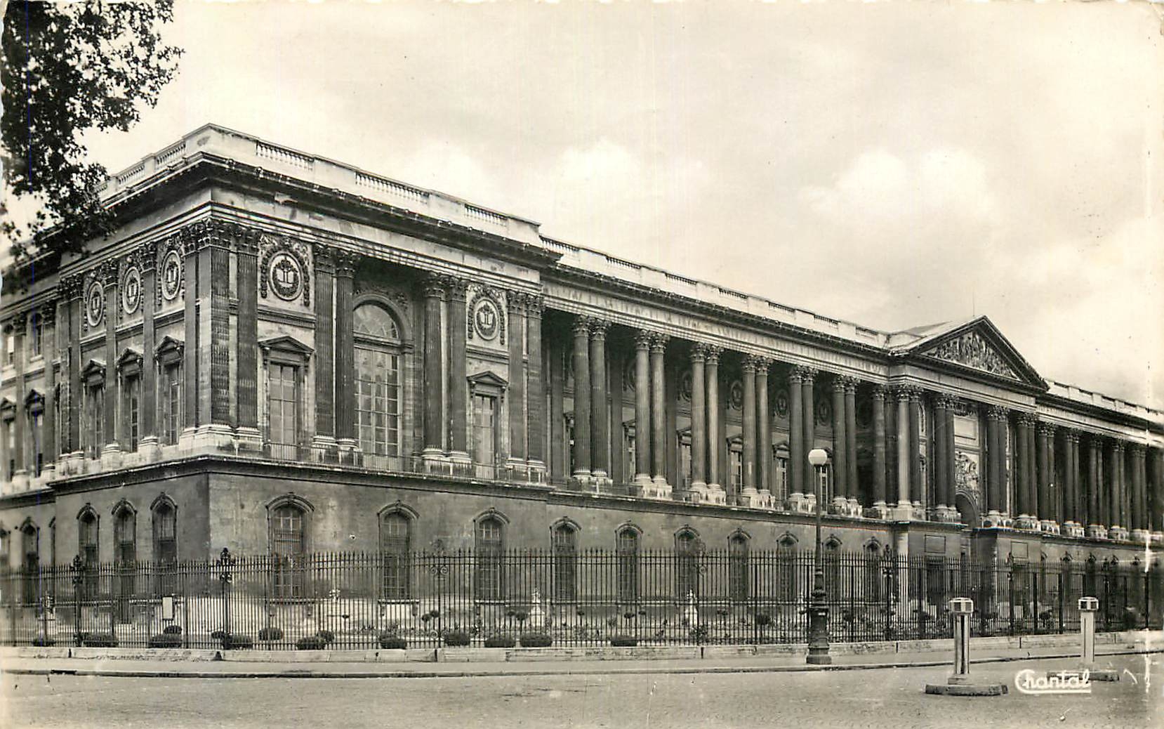 CPA Paris Les Colonnades du Louvre 