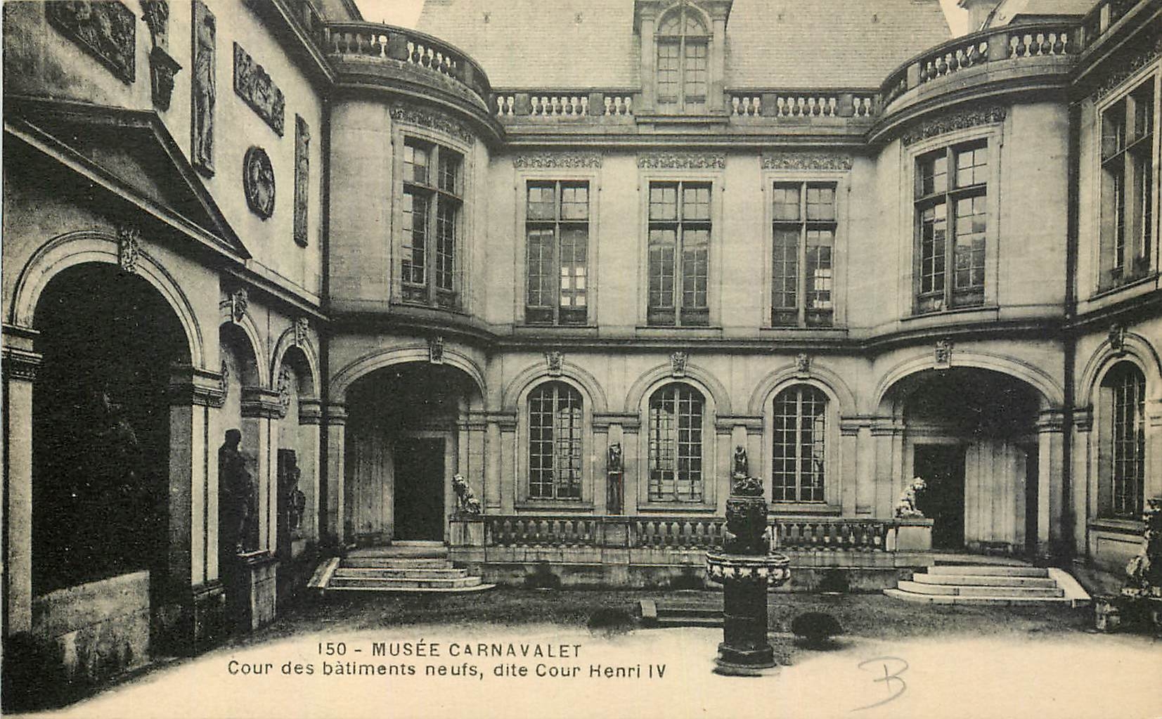 CPA Musee Carnavalet Cour des batiments neufs dite Cour Henri IV 