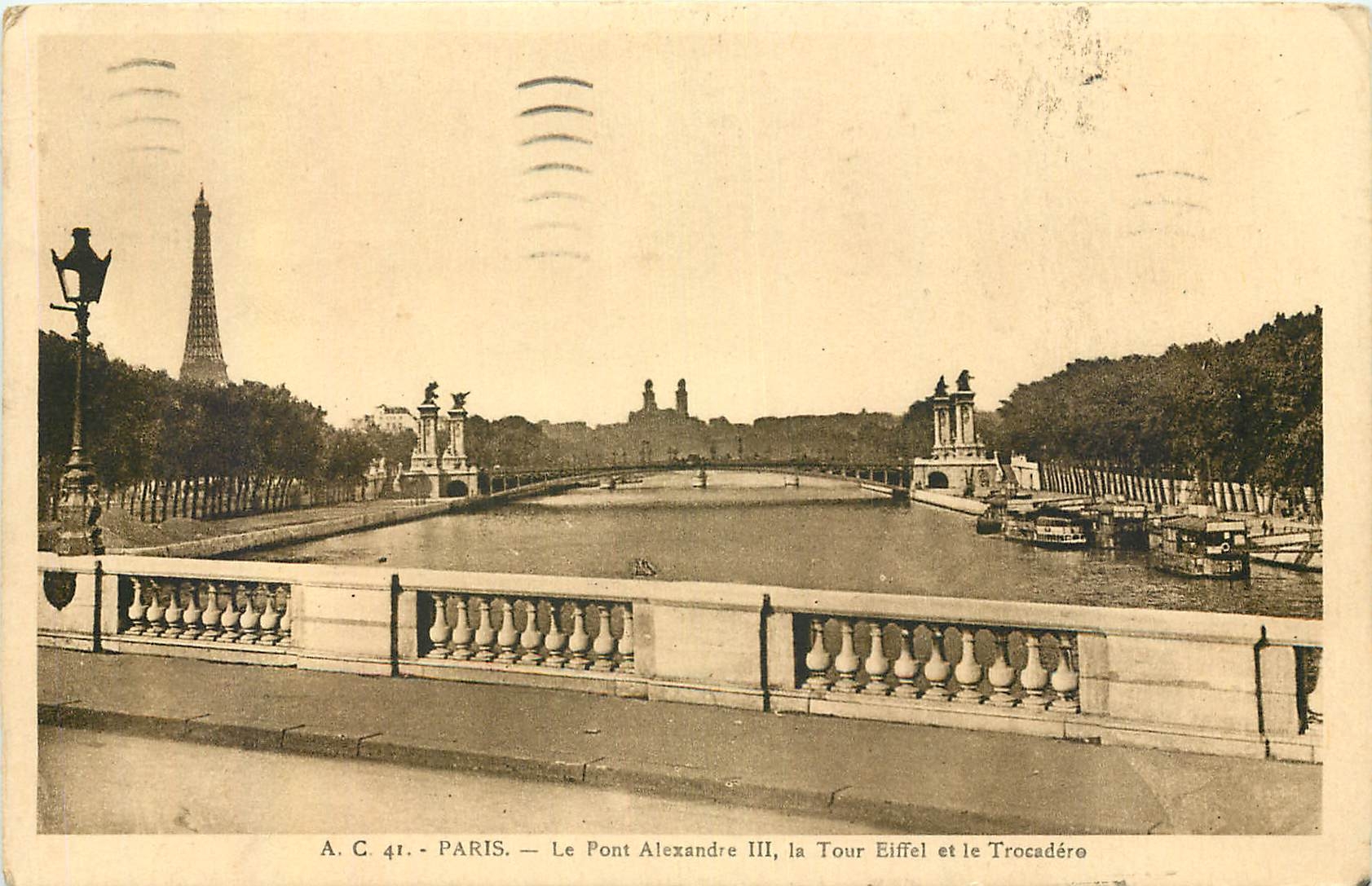 CPA Paris Le Pont Alexandre III la Tour Eiffel et le Trocadero