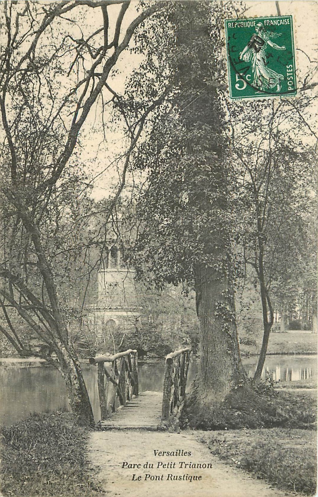 CPA Versailles parc du Petit Trianon le Pont Rustique