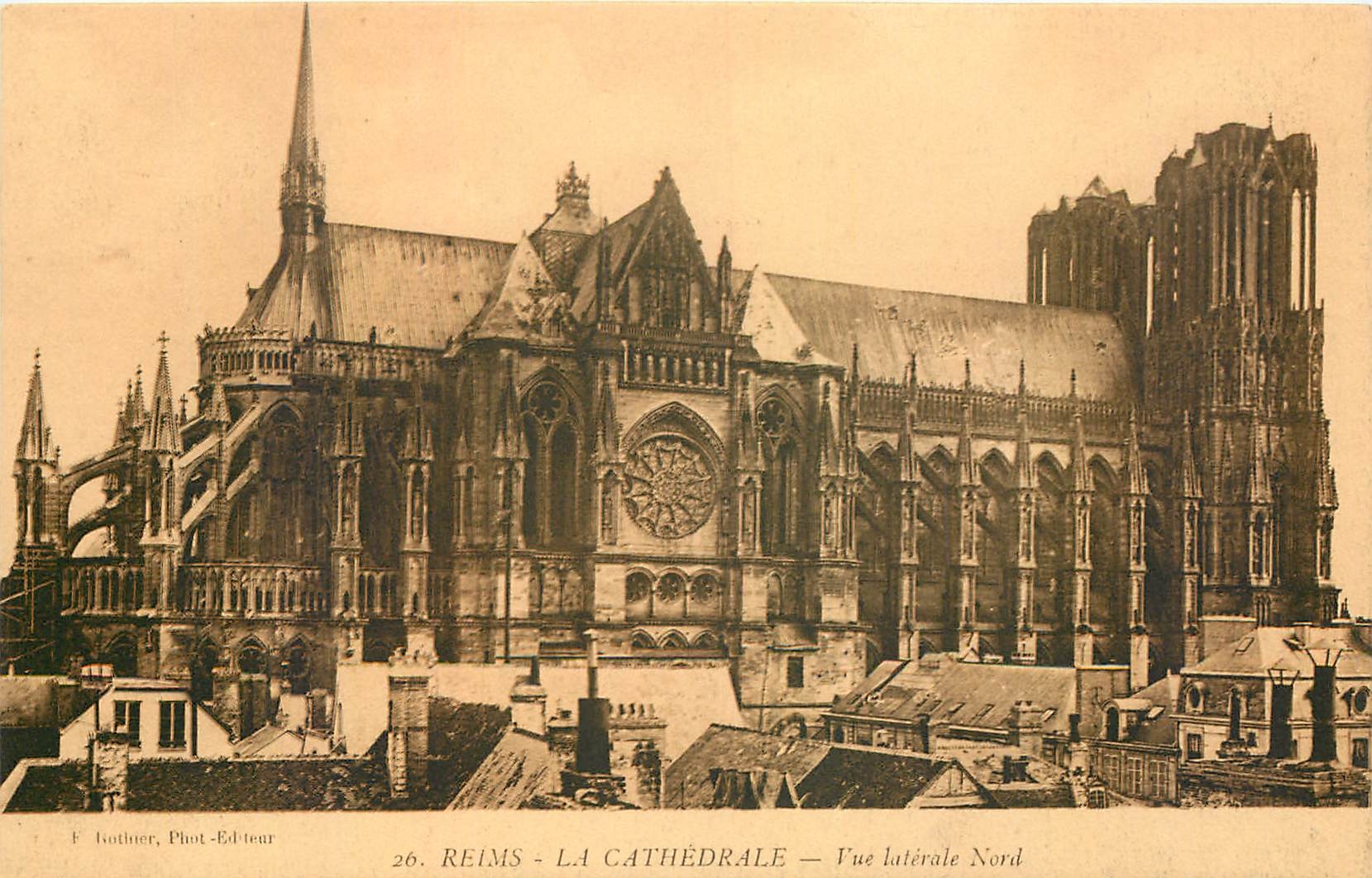 CPA Reims la Cathedrale vue laterale nord 