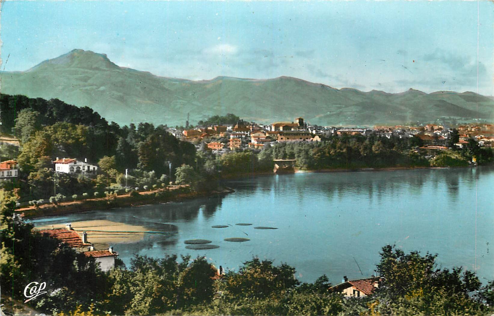 CPA Hendaye Frontiere Franci Espagnole vue generale et les 3 Couronnes