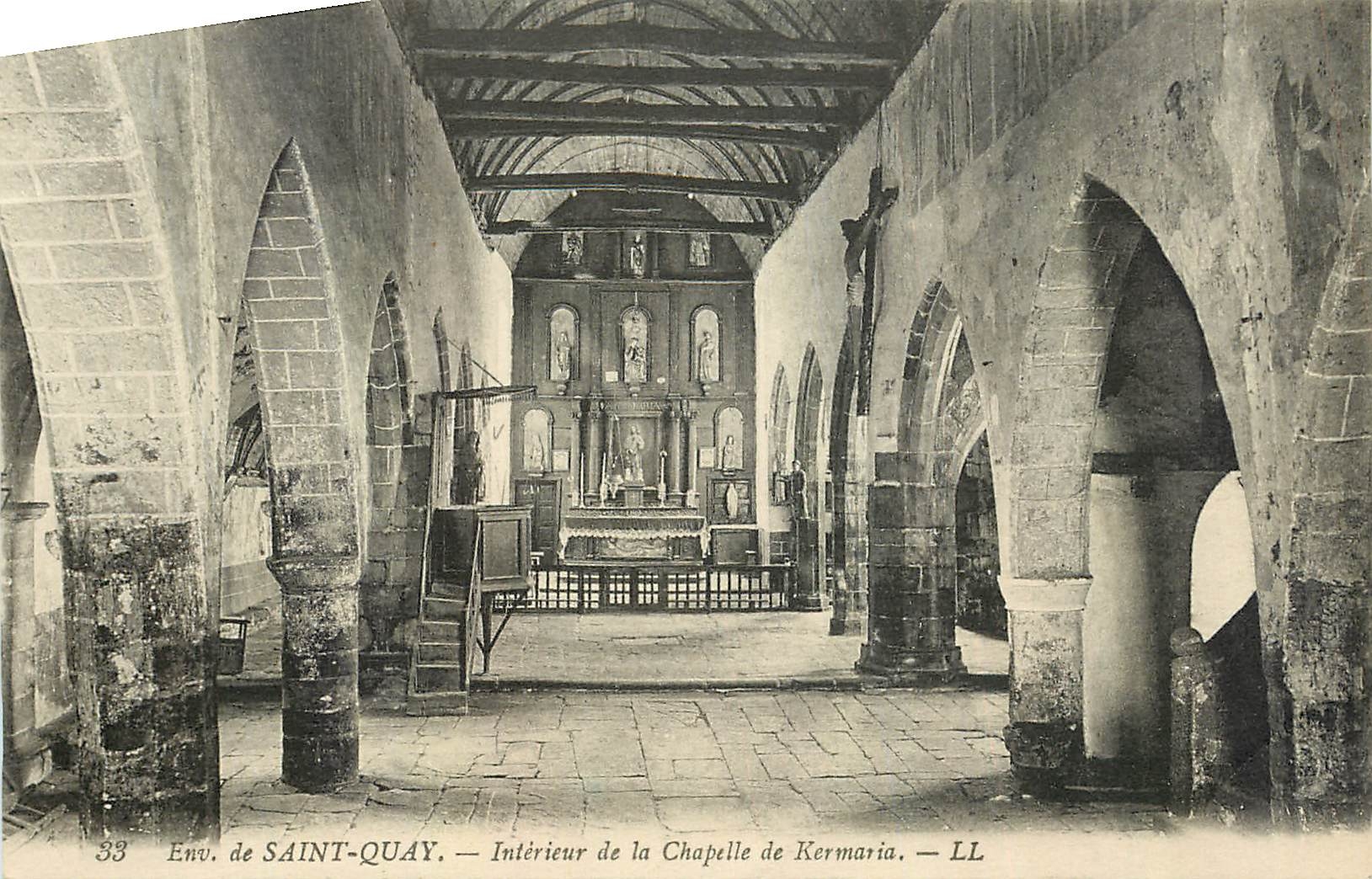 CPA Env de Saint Quay Interieur de la Chapelle de Kermiria