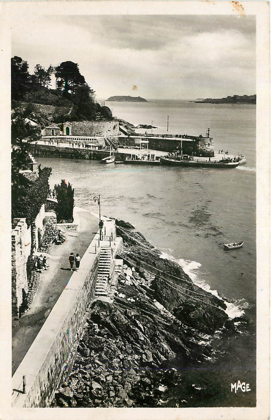 CPA Dinard Promenade du Clair de Lune et les Vedettes 