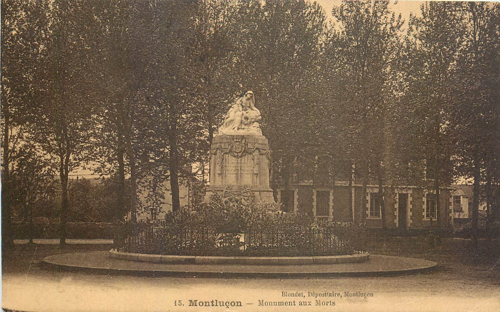 CPA Montlucon monument aux Morts 