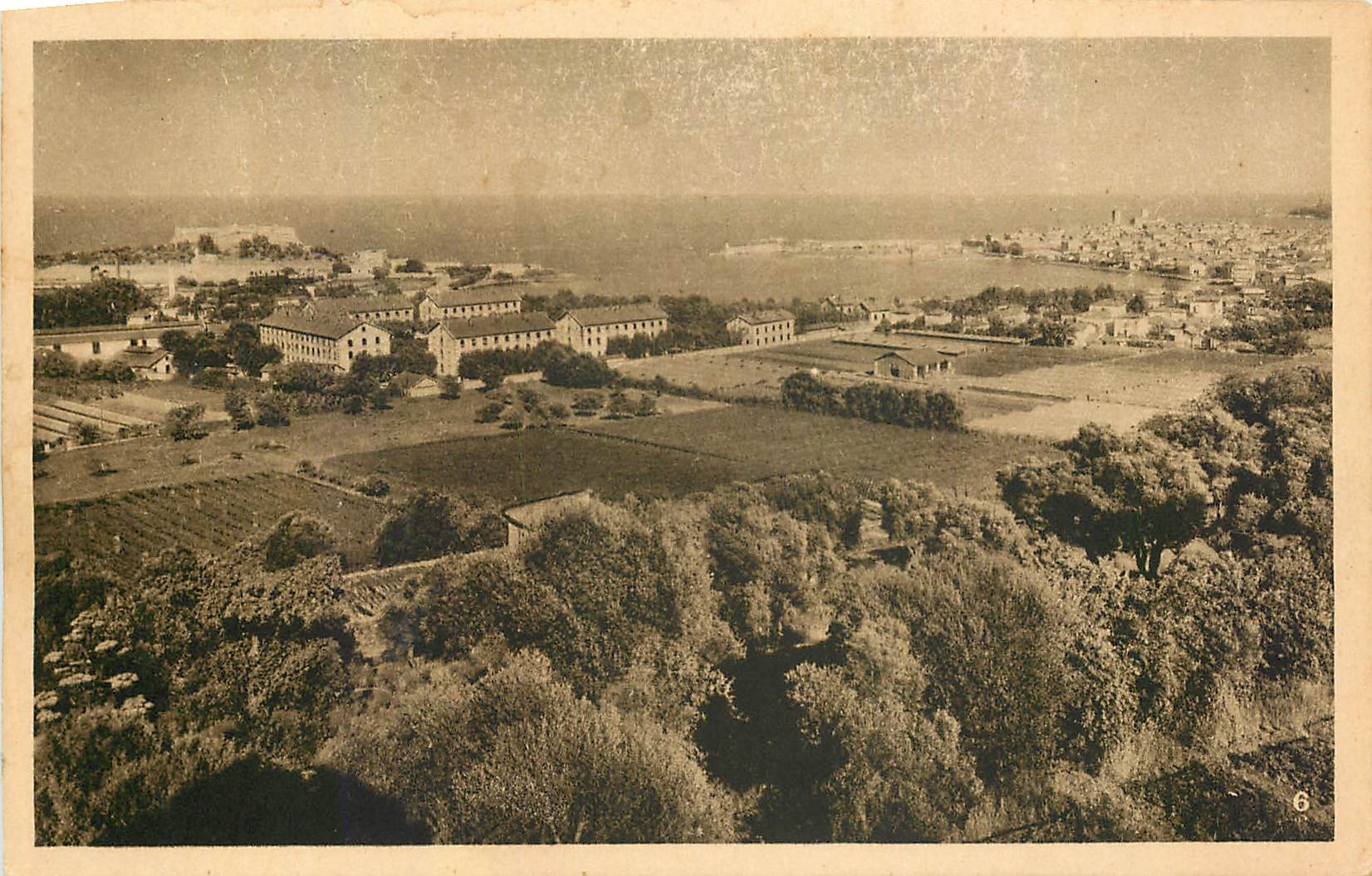 CPA Antibes A M vue generale et le Fort Carre 
