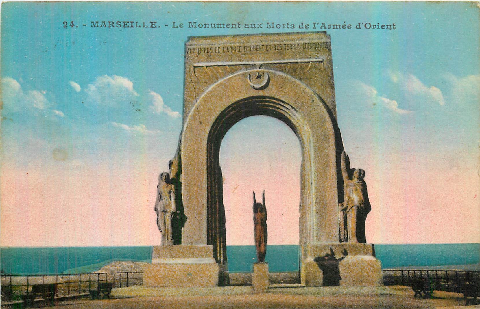 CPA Marseille Le Monument aux Morts de l'Armee d'Orient 