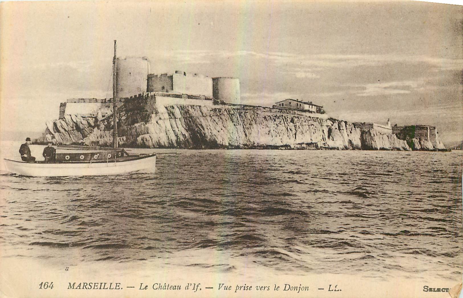 CPA Marseille Le Chateau d'If Vue prise vers le Donjon Bateau