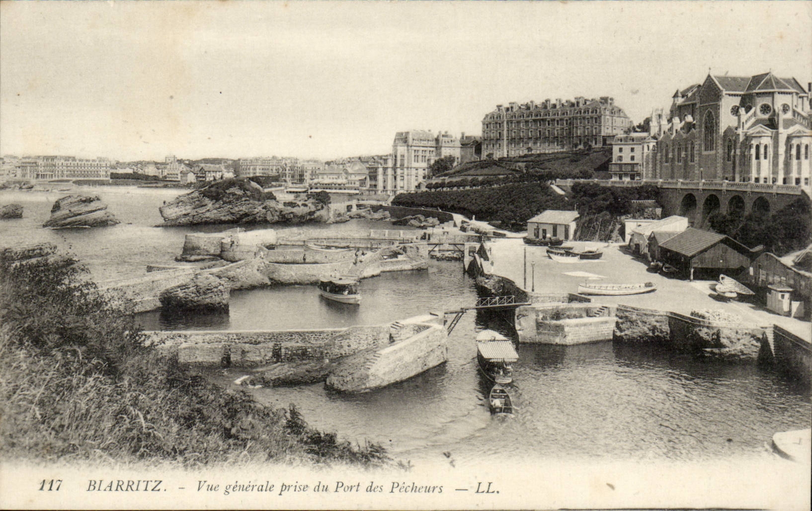 Biarritz CPA View taken of the port of the sinners