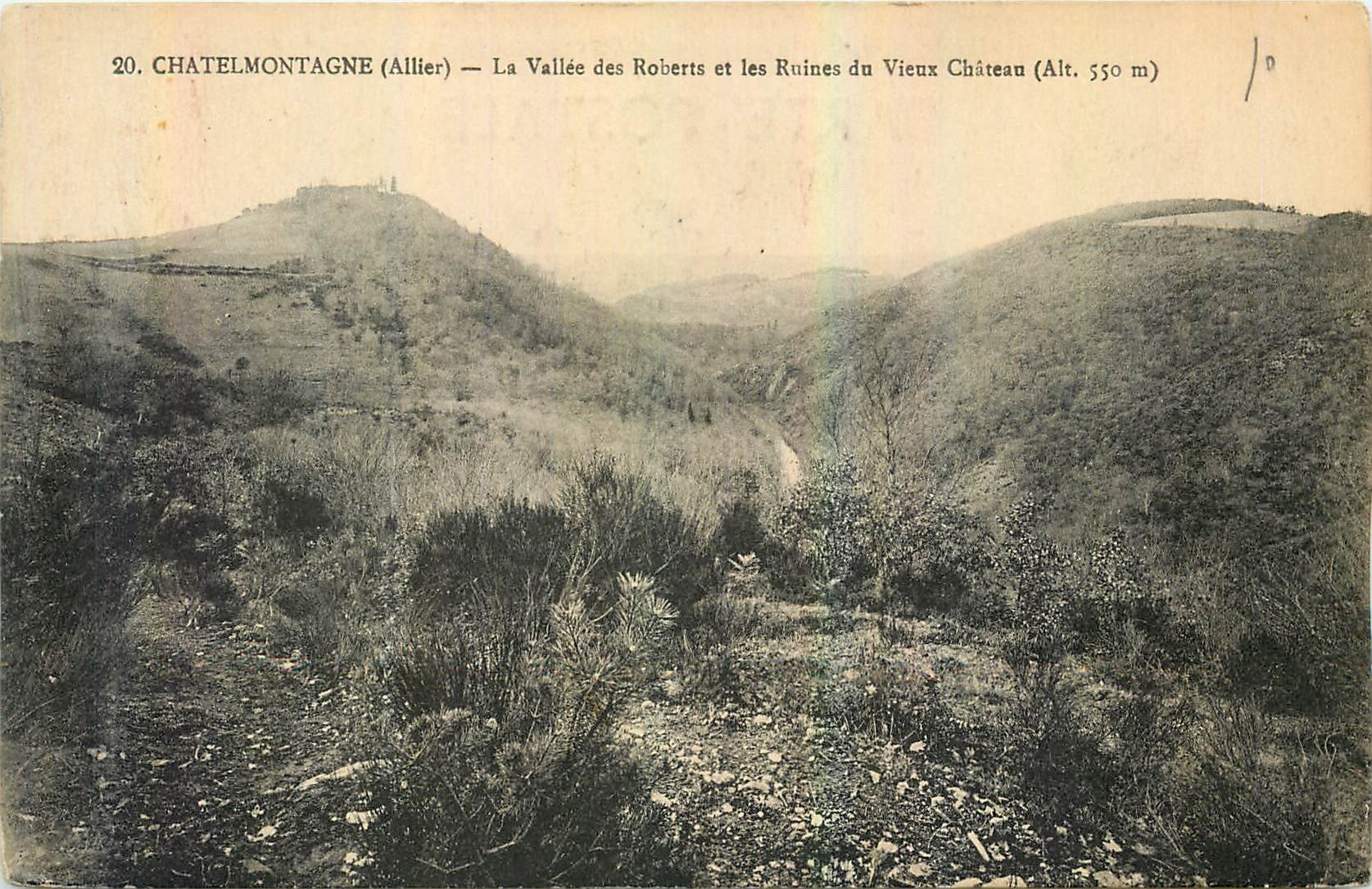 CPA Chatelmontagne Allier la Vallee des Roberts et les Ruines du Vieux Chateau
