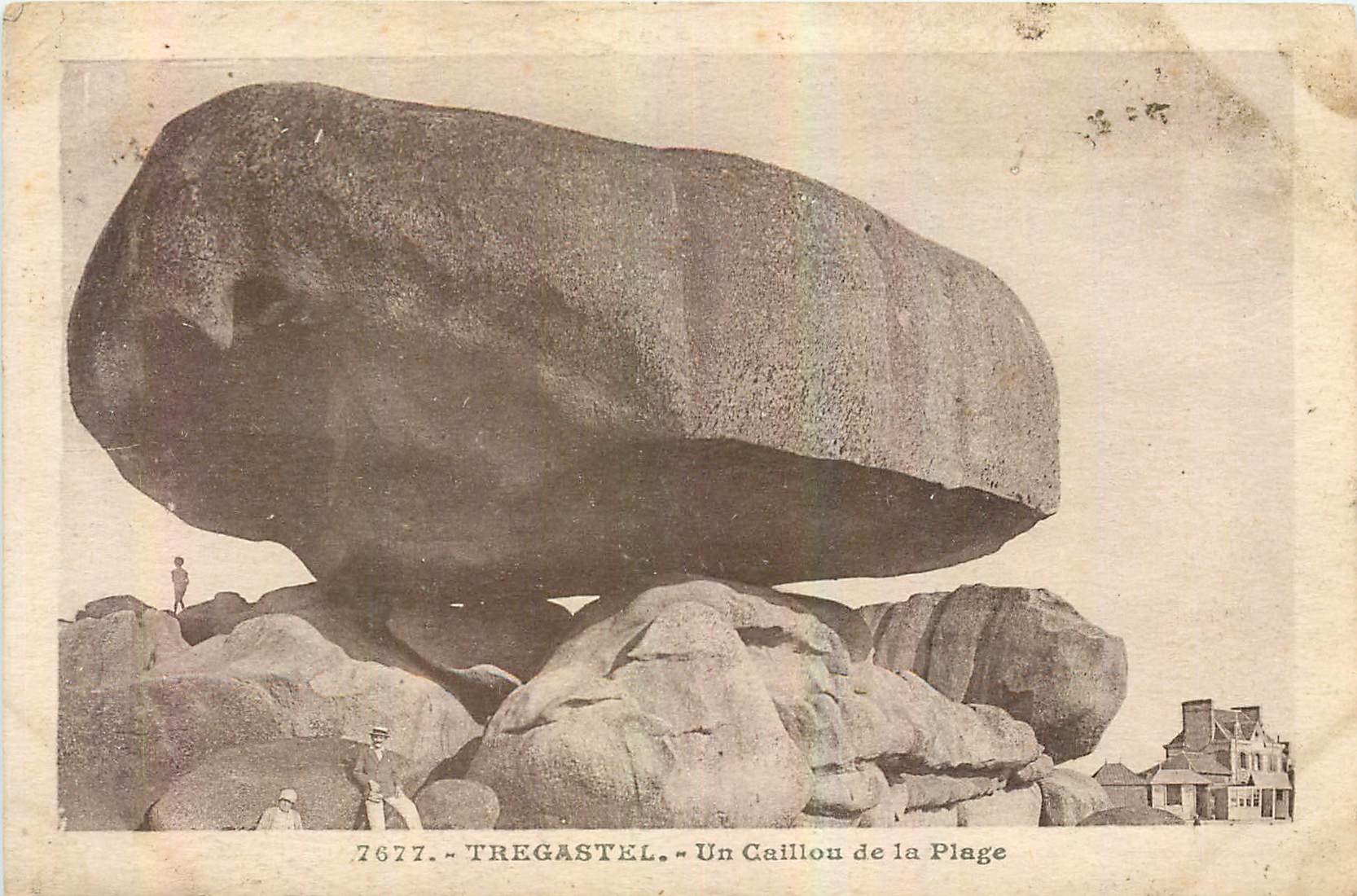 CPA Tregastel Un Caillon de la Plage 
