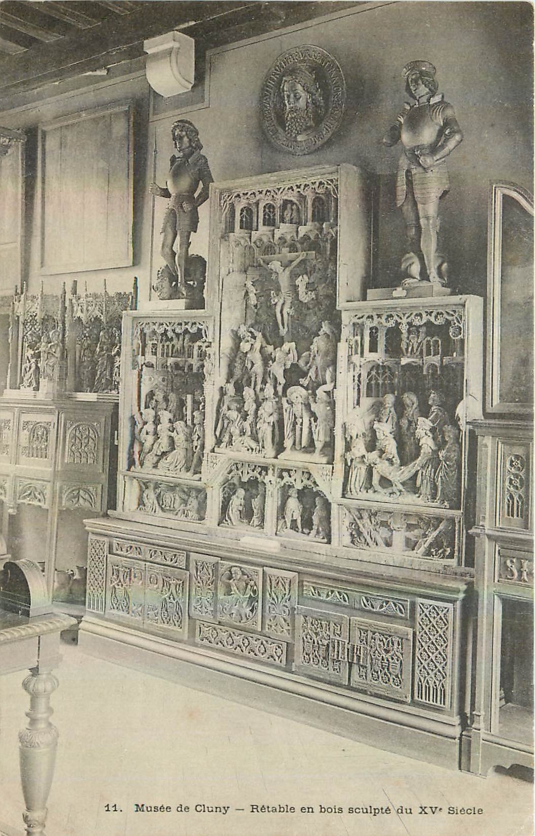 CPA Musee de Cluny Retable en bois sculpte du XV siecle