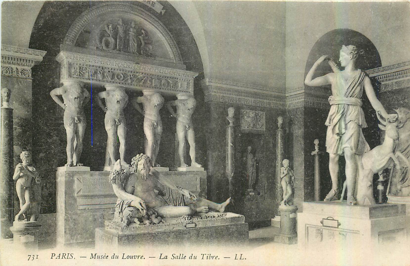 CPA Musee du Louvre La Salle du Tibre Paris 